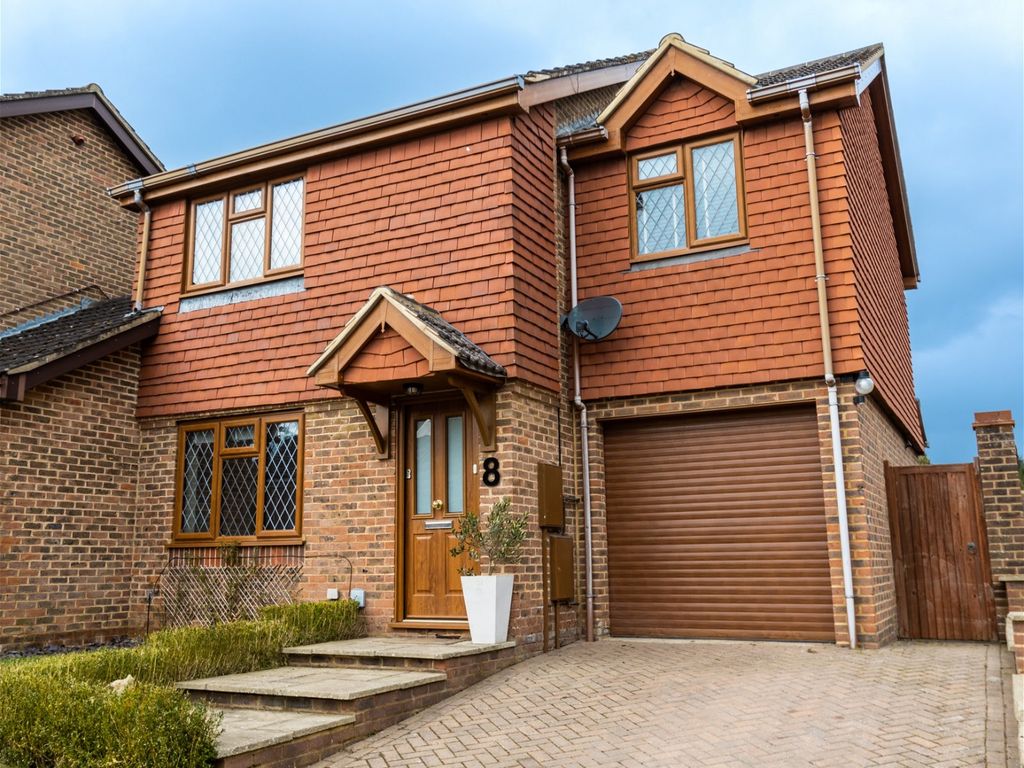 3 bed linkdetached house for sale in Cypress Grove, Tunbridge Wells