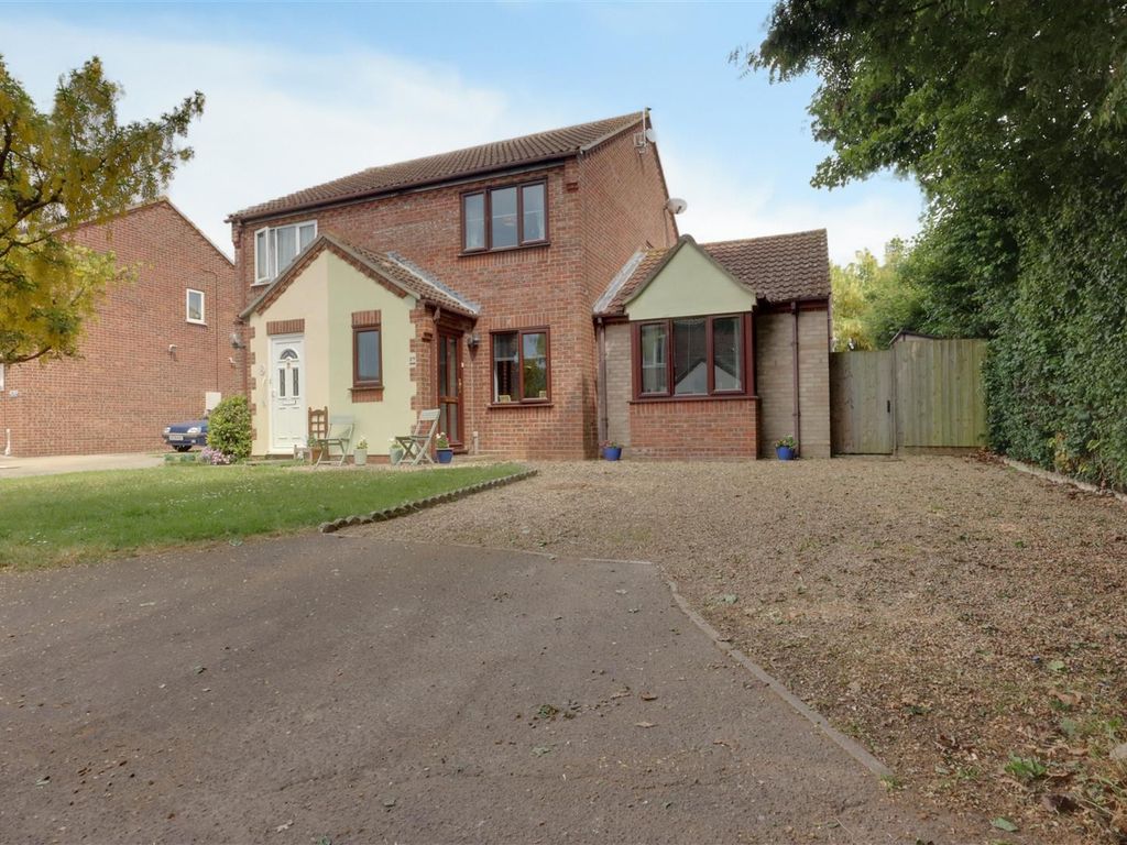 3 bed semidetached house for sale in Raeburn Close, Kirby Cross