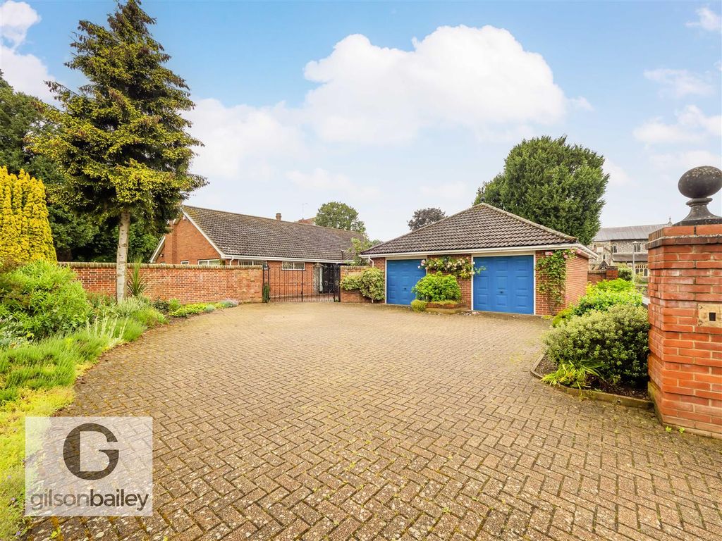 3 bed detached bungalow for sale in Parkside Drive, Old Catton, Norwich