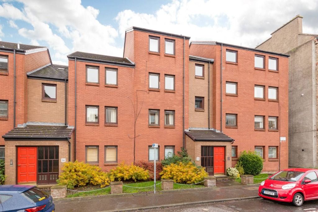 1 bed flat to rent in Bryson Road, Polwarth, Edinburgh EH11, £995 pcm