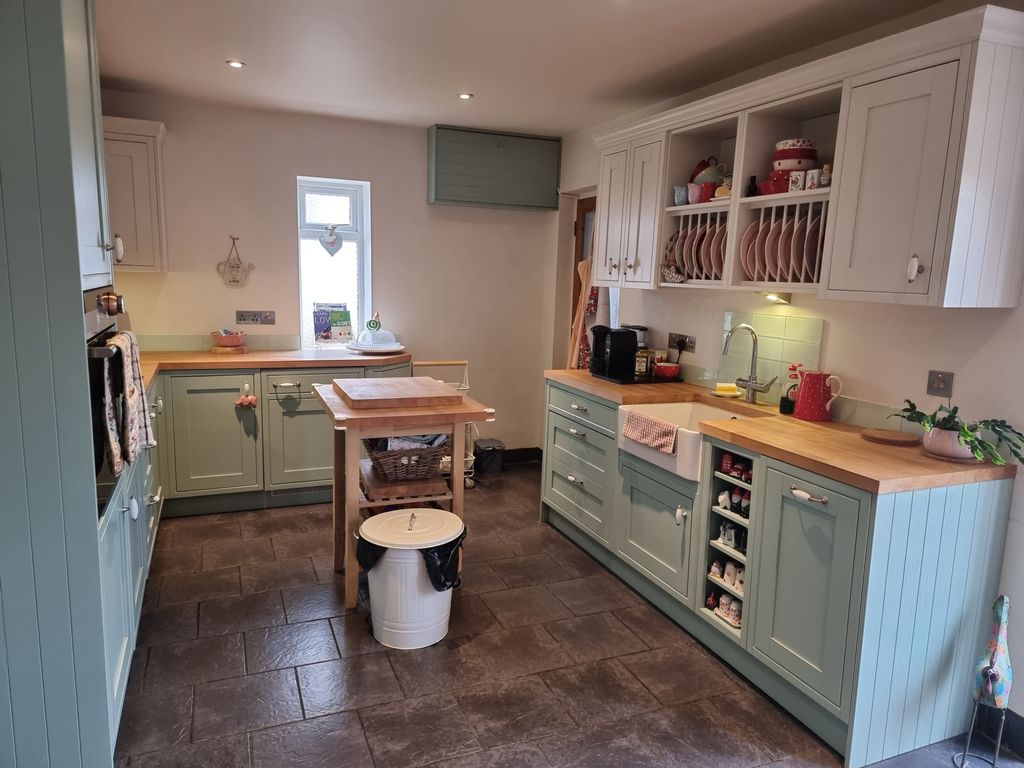 3 bed end terrace house for sale in Loretto Road, Axminster, Devon EX13