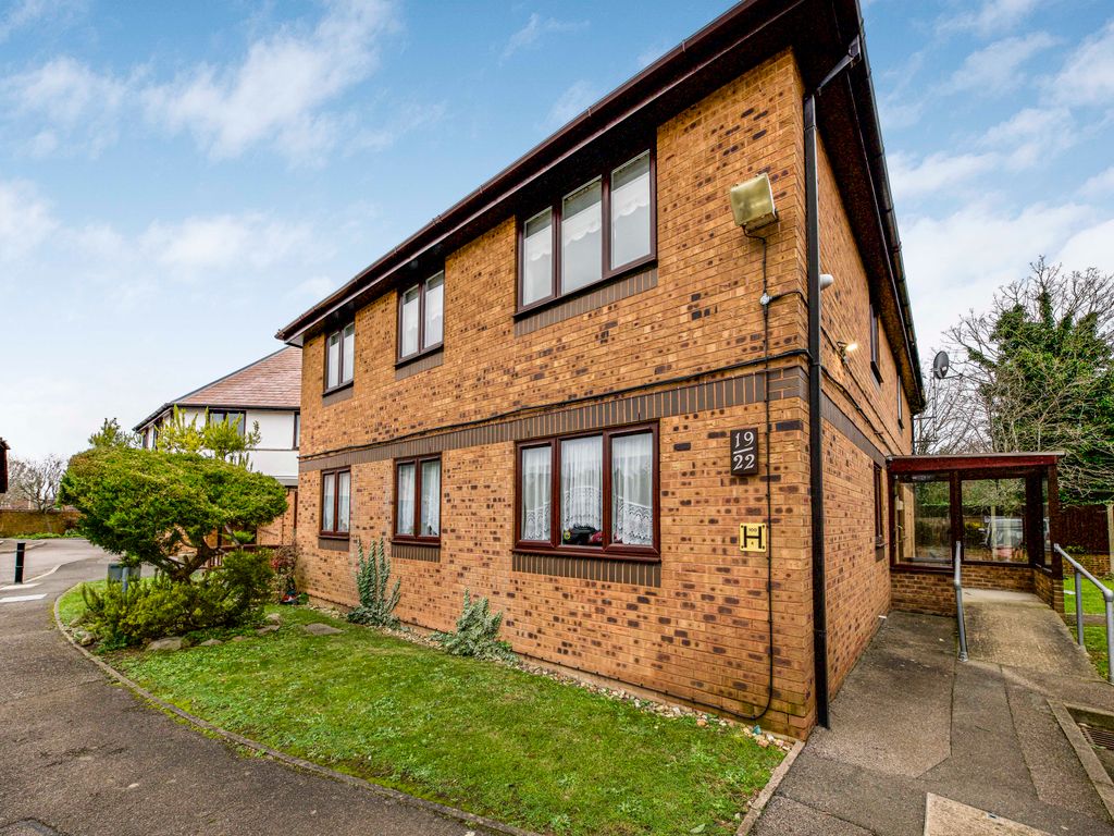 2 bed flat for sale in Leaside Court, The Larches, Hillingdon