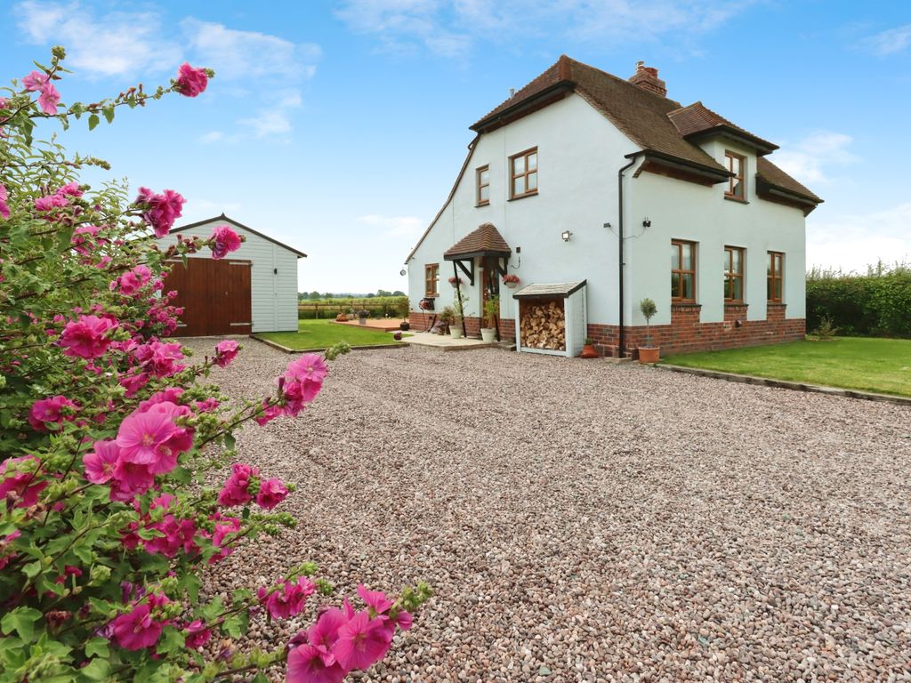 3 bed detached house for sale in Soulton Road, Wem, Shrewsbury SY4, £