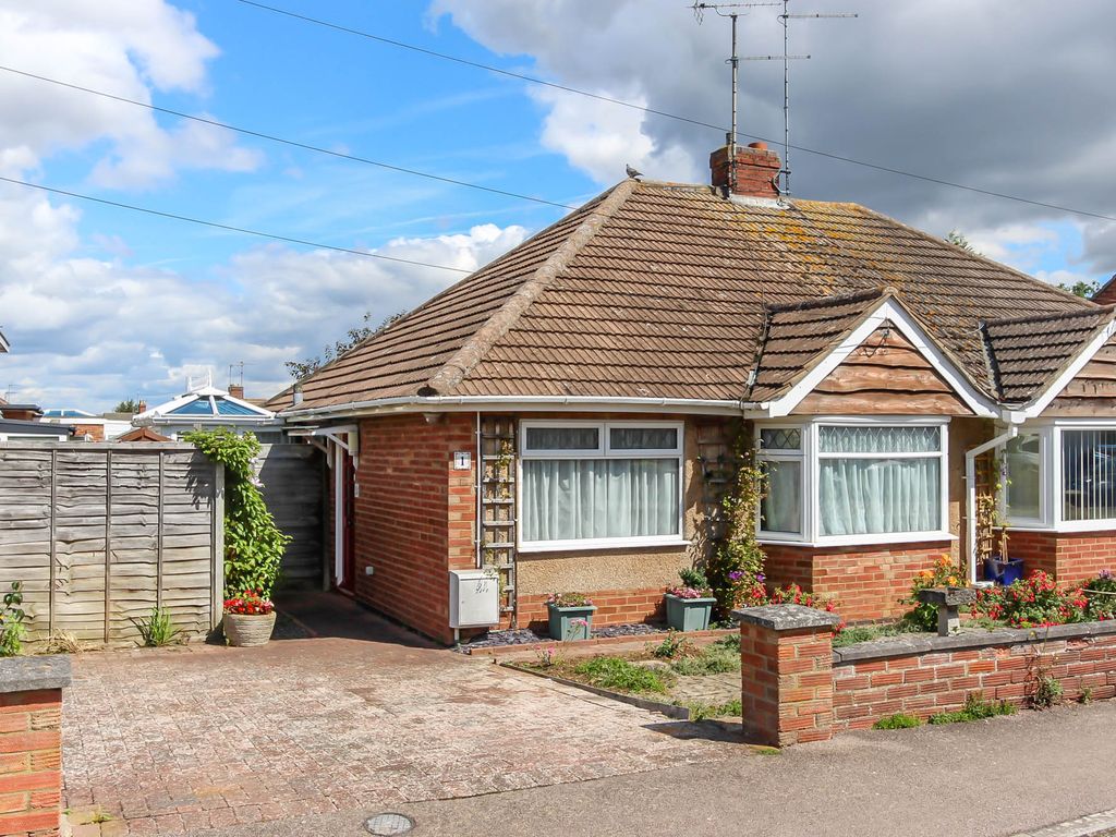 2 bed semidetached bungalow for sale in Manor Close, Irchester
