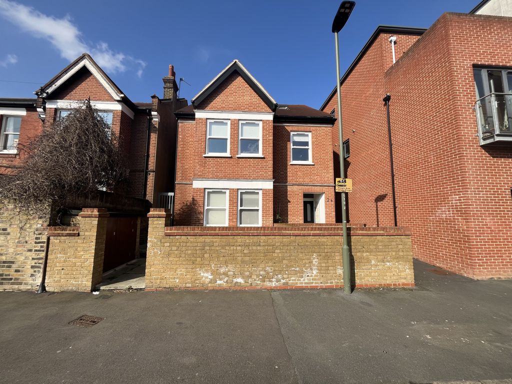 2 bed flat to rent in 2A Sidney Road, Beckenham, Kent BR3, £1,650 pcm