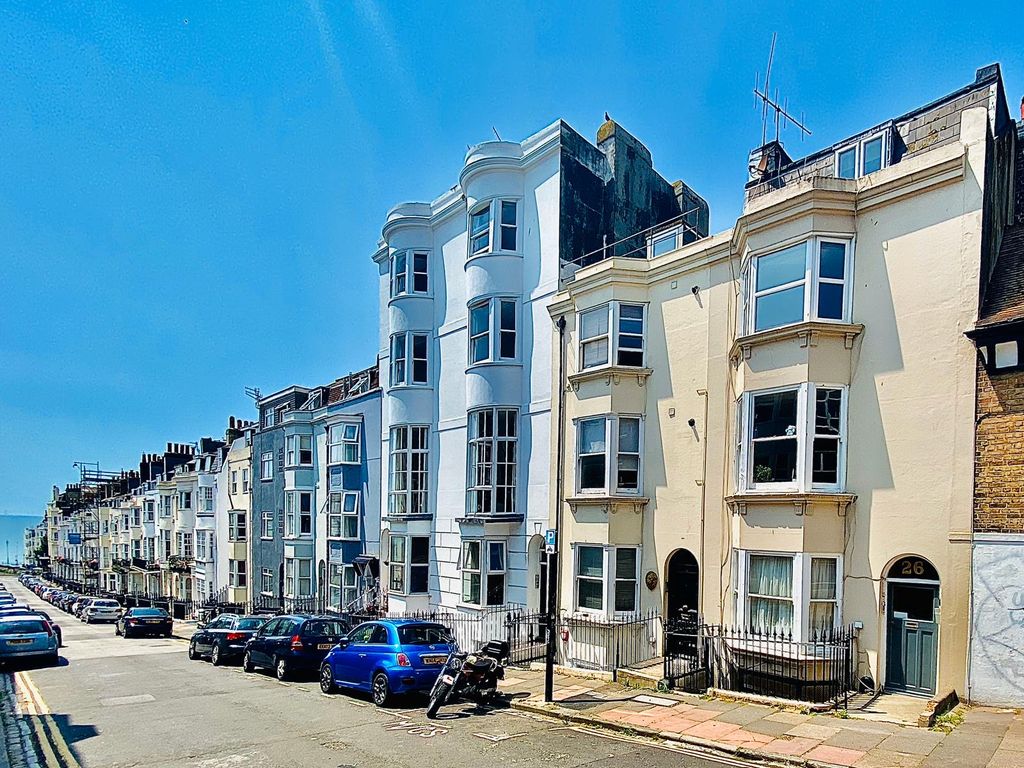 2 bed flat to rent in Devonshire Place, Brighton BN2, £1,350 pcm Zoopla