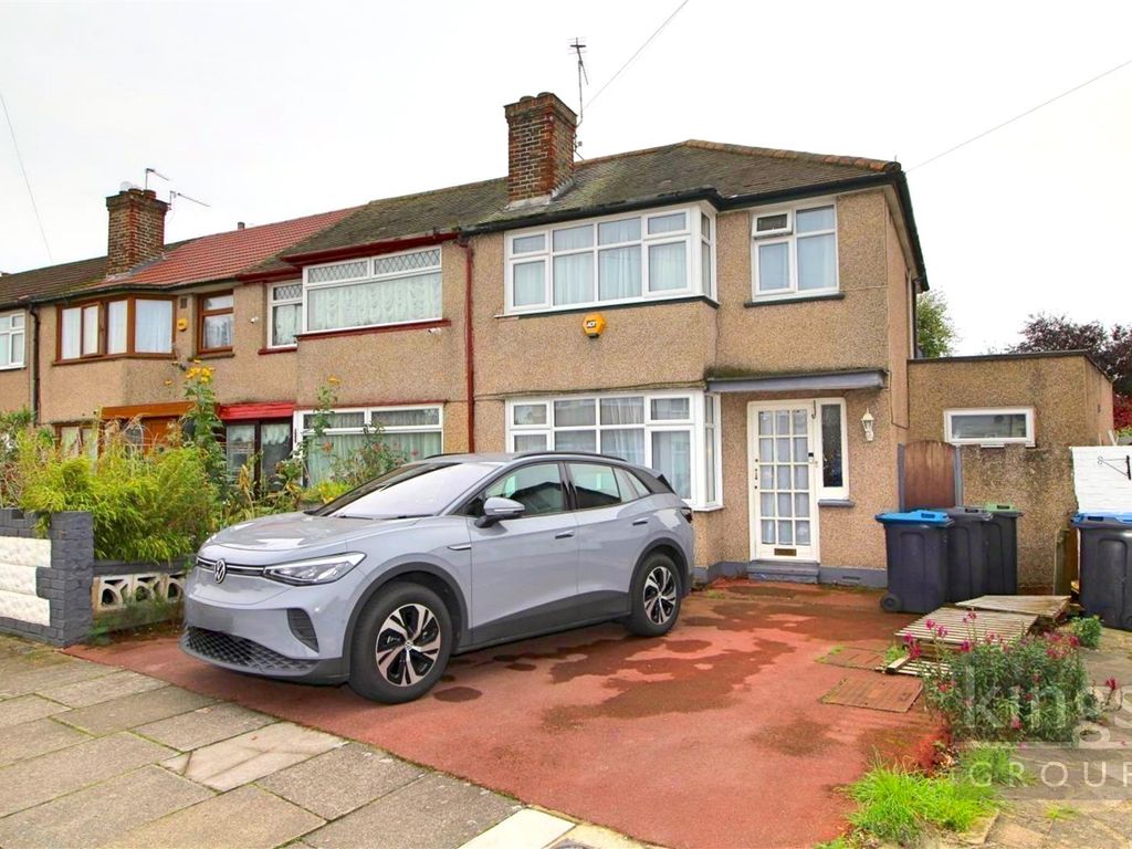 3 bed end terrace house for sale in Cambourne Avenue, Edmonton N9, £