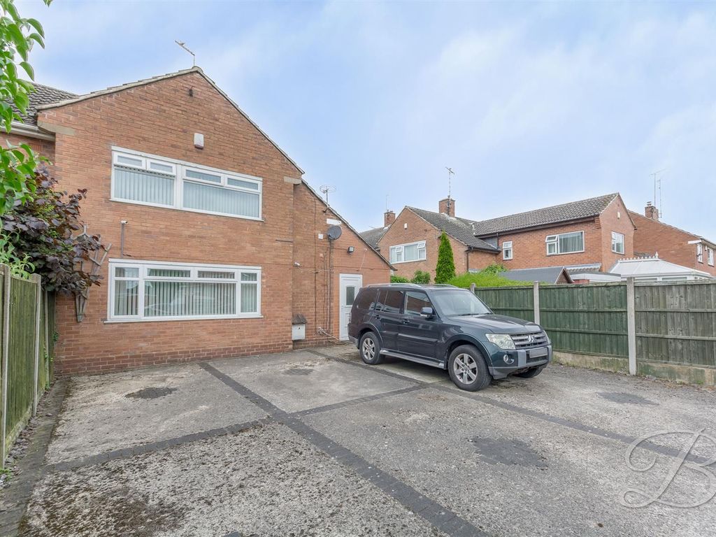 3 bed semidetached house for sale in Mere Close, Calverton, Nottingham