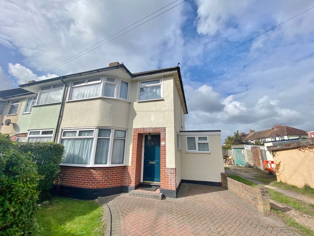 3 bed end terrace house for sale in Beaconsfield Road, Fareham PO16