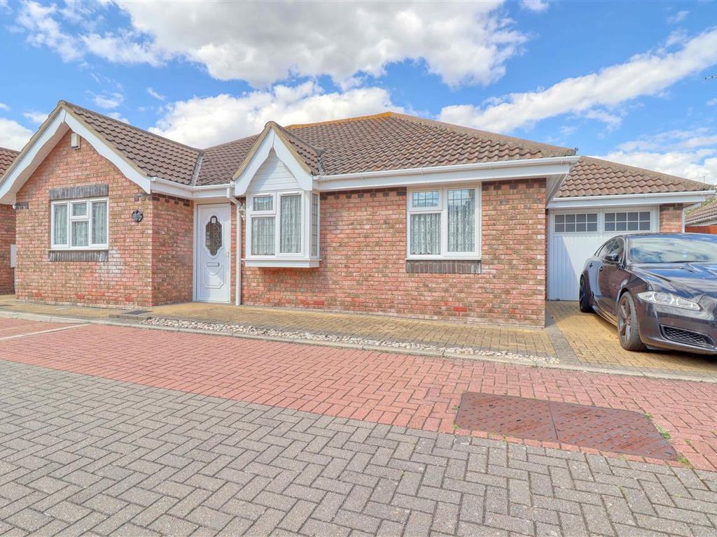 3 bed bungalow for sale in Rose Crescent, ClactonOnSea CO15, £375,000