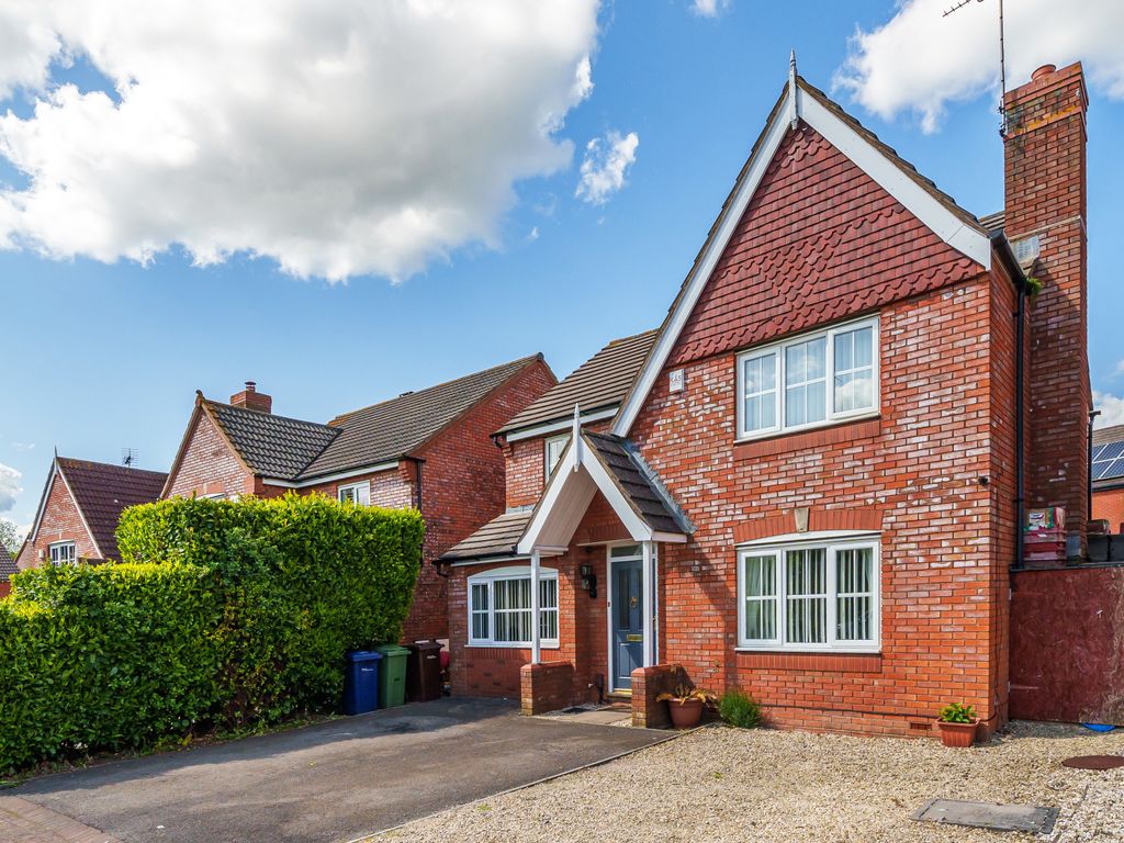 4 bed detached house for sale in Hathorn Road, Hucclecote, Gloucester