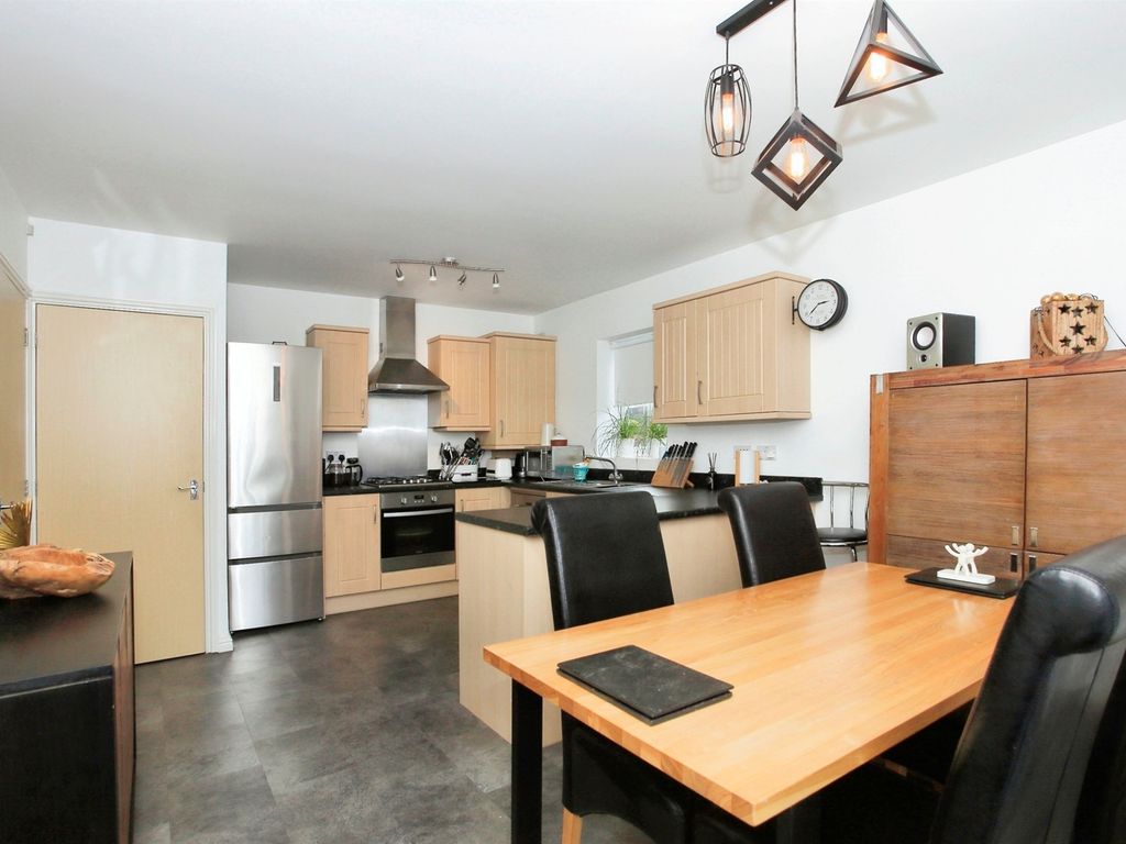 4 bed semidetached house for sale in Cooper Road, Peterborough PE4, £