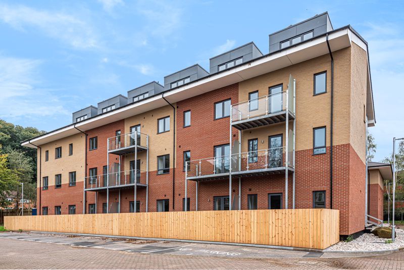 2 bed flat to rent in Weyside, Catteshall Lane, Godalming GU7 Zoopla