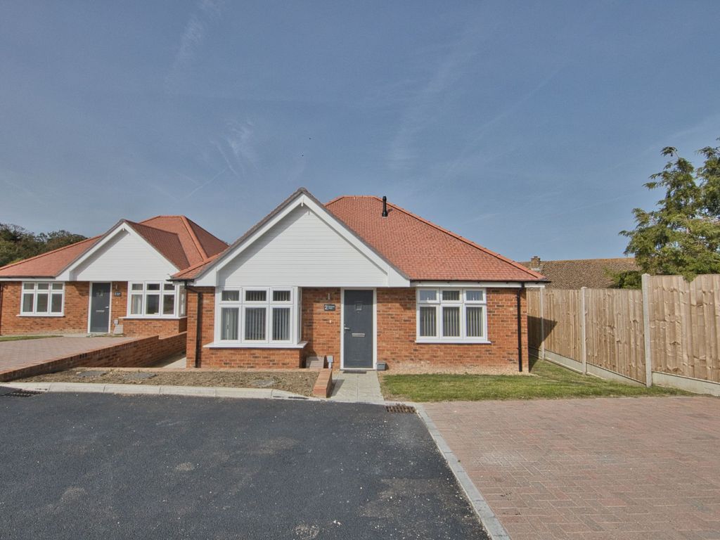 3 bed detached bungalow for sale in Drapers View, Margate CT9, £325,000