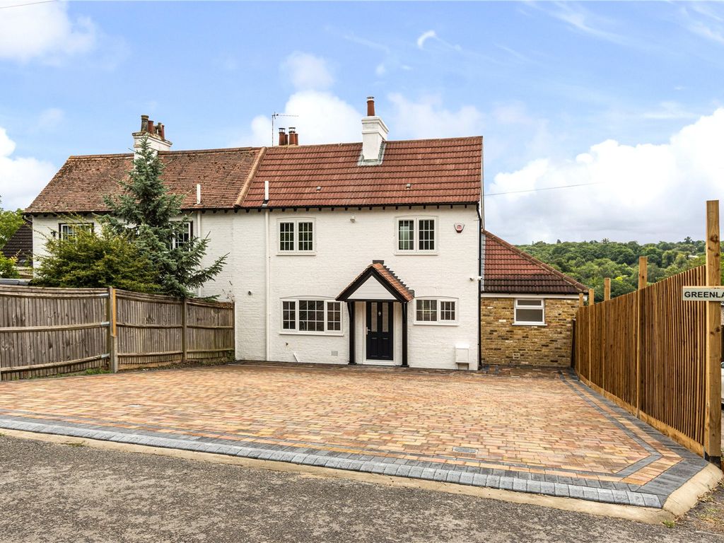 3 bed semidetached house to rent in Pescot Avenue, Longfield, Kent DA3