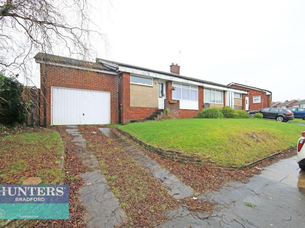 2 bed semidetached bungalow for sale in Sunningdale Bradford, West
