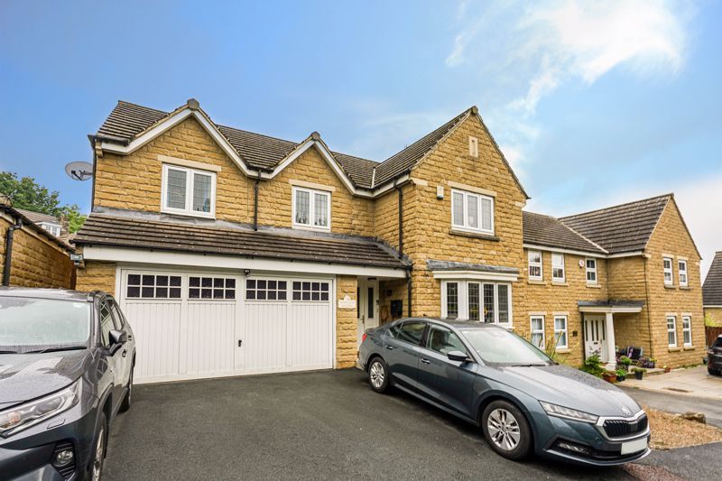 5 bed detached house for sale in Titania Close, Cottingley, Bingley