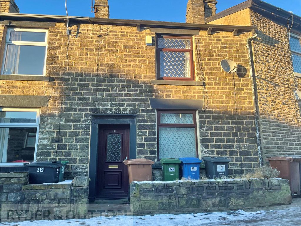 2 bed terraced house to rent in Stockport Road, Mossley, Ashton Under