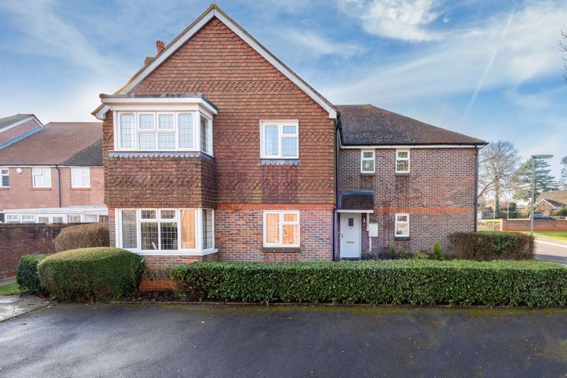 2 bed for sale in Springvale Close, Bookham, Leatherhead