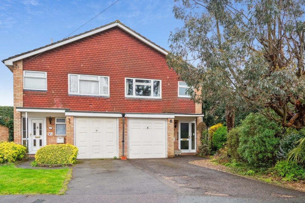 3 bed semidetached house for sale in Bench Manor Crescent, Chalfont St