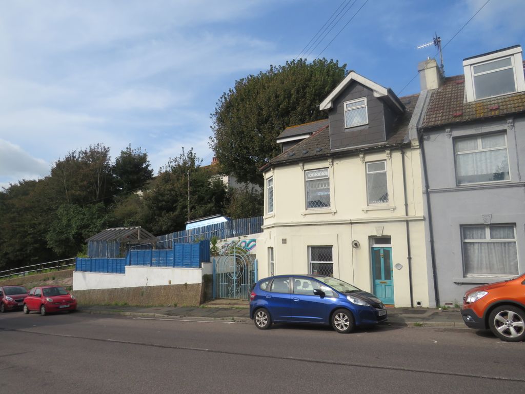 4 bed property to rent in Old London Road, Hastings TN35, £1,600 pcm