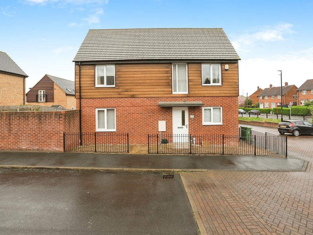 2 bed end terrace house for sale in Parkside Court, Seacroft, Leeds