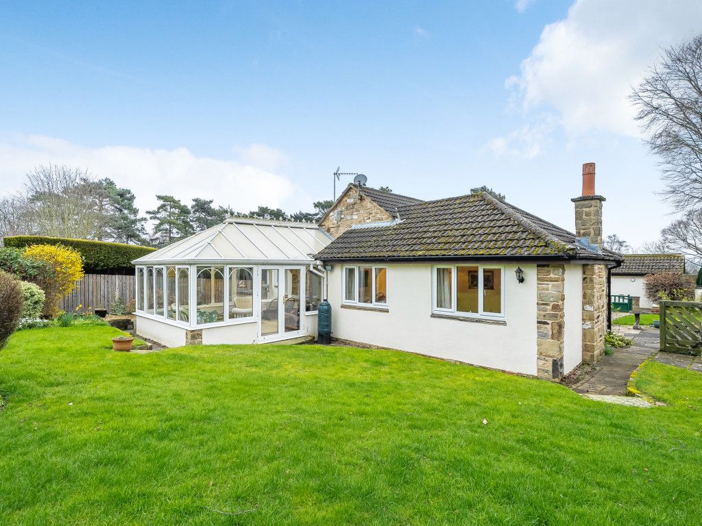 3 bed detached bungalow for sale in Nichols Close, Wetherby, West