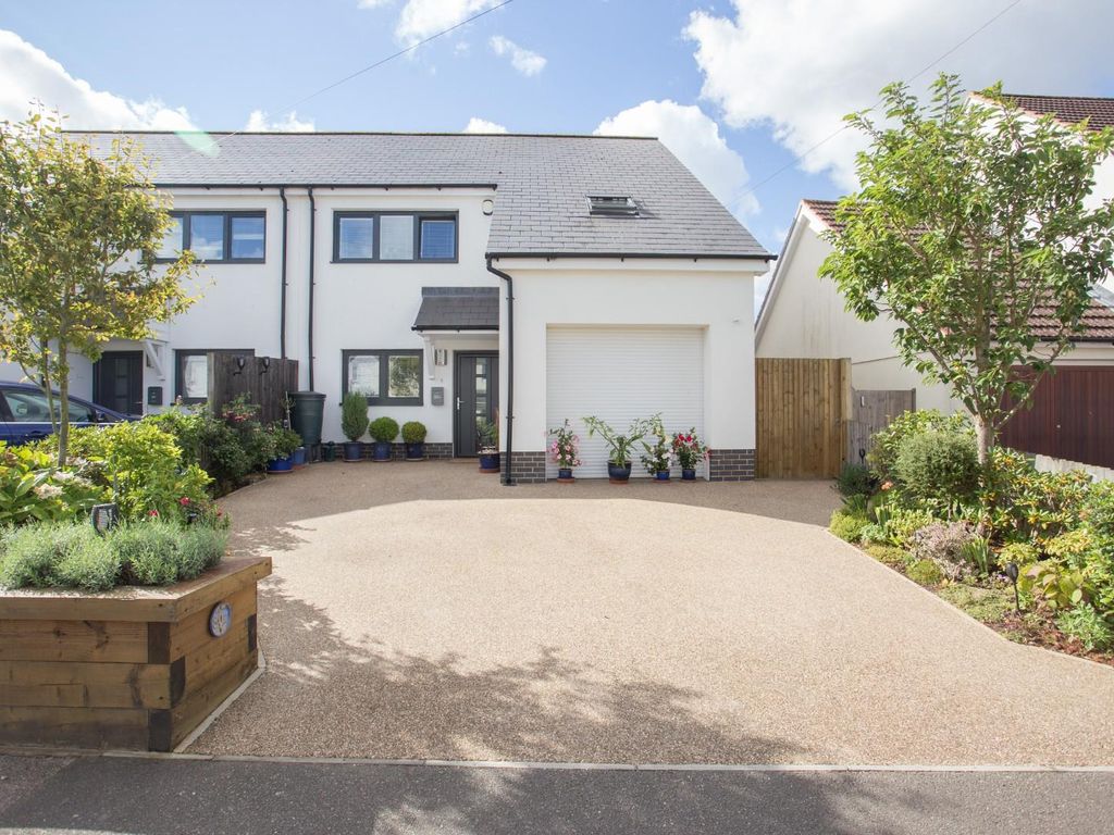 3 bed semidetached house for sale in New House Close, Canterbury CT4