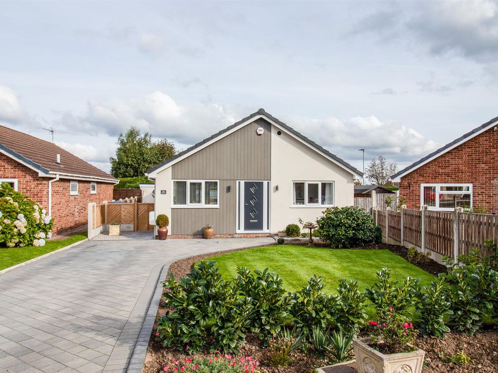 2 bed detached bungalow for sale in Hollingthorpe Road, Hall Green