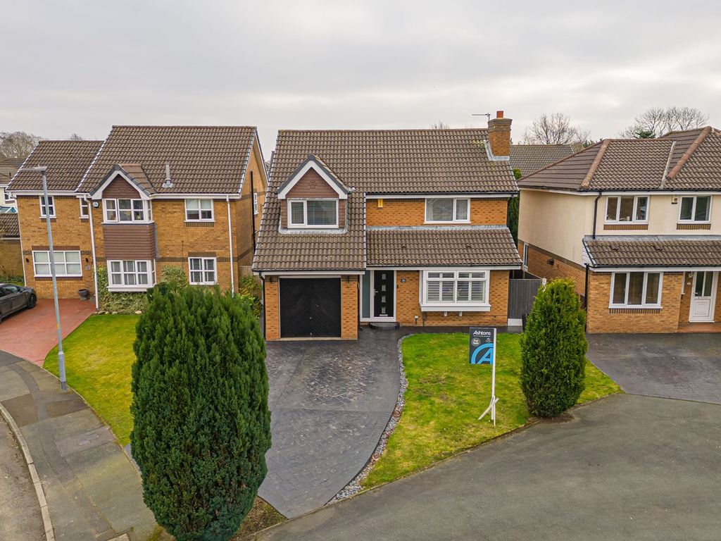 4 bed detached house for sale in Lincoln Close, Woolston, Warrington