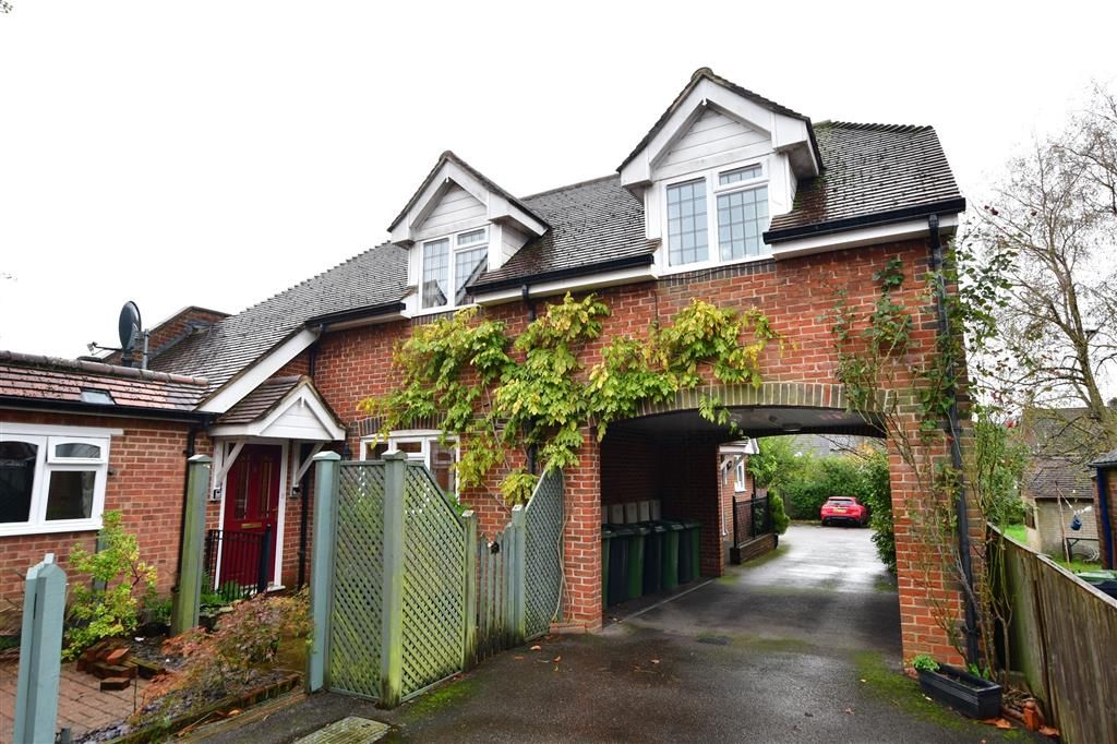 2 bed linkdetached house for sale in Forest Road, Liss, Hampshire GU33