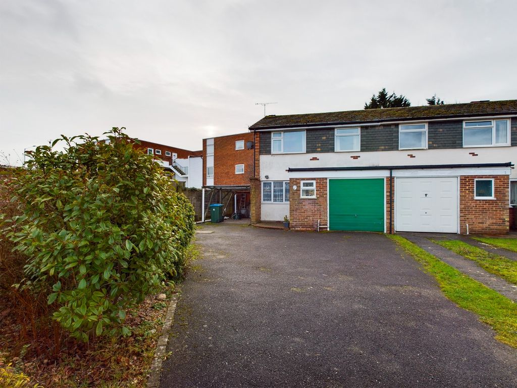 Selkirk Avenue, Aylesbury HP19  