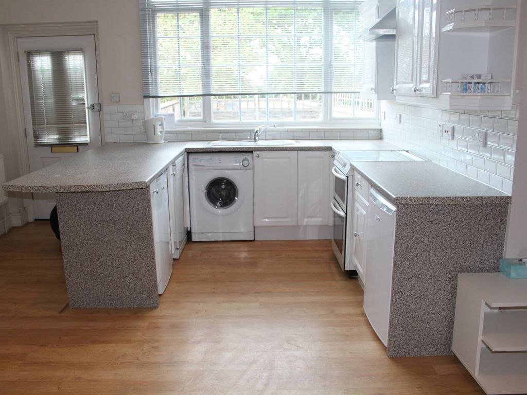 2 bed flat to rent in High Street, Beckenham BR3 Zoopla