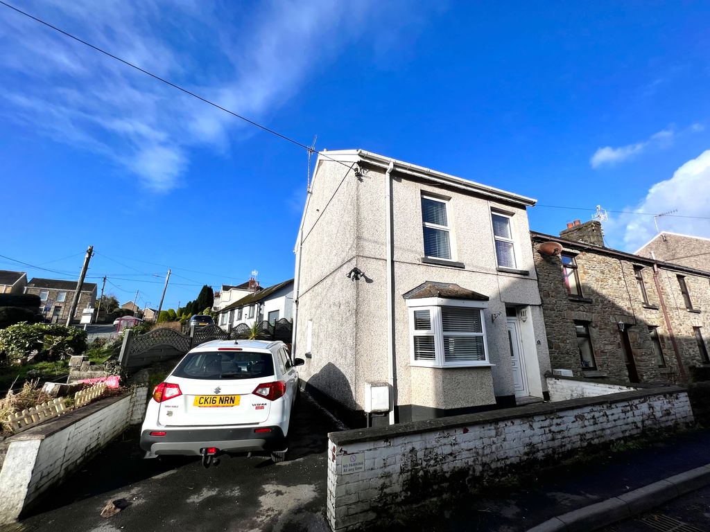 3 bed end terrace house for sale in Dandorlan Road, Burry Port SA16, £