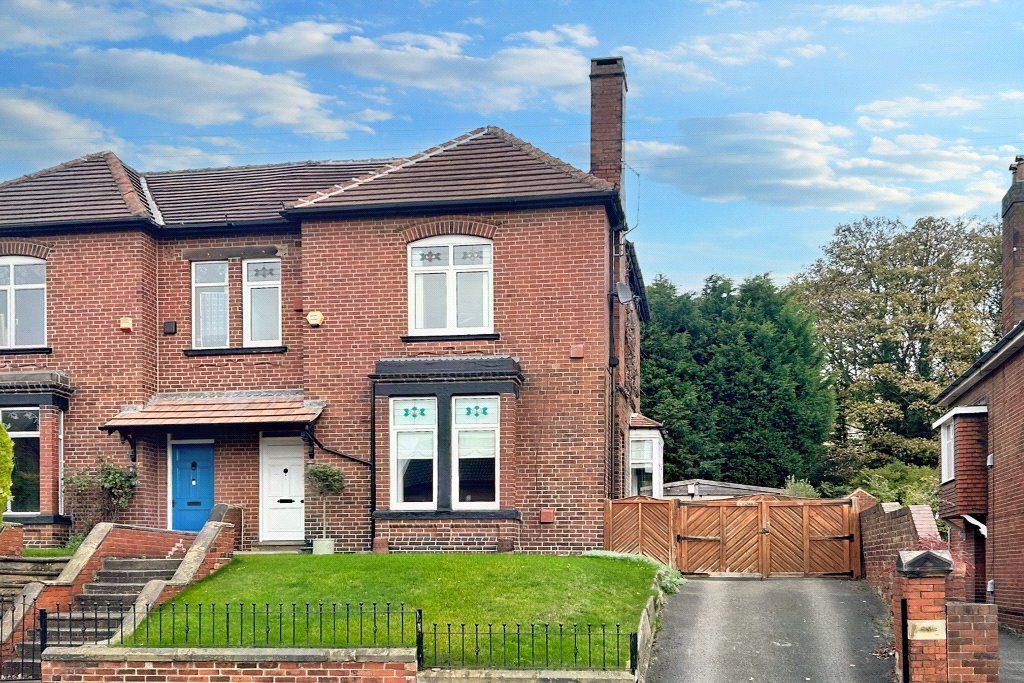 4 bed semidetached house for sale in Bradford Road, Wakefield, West