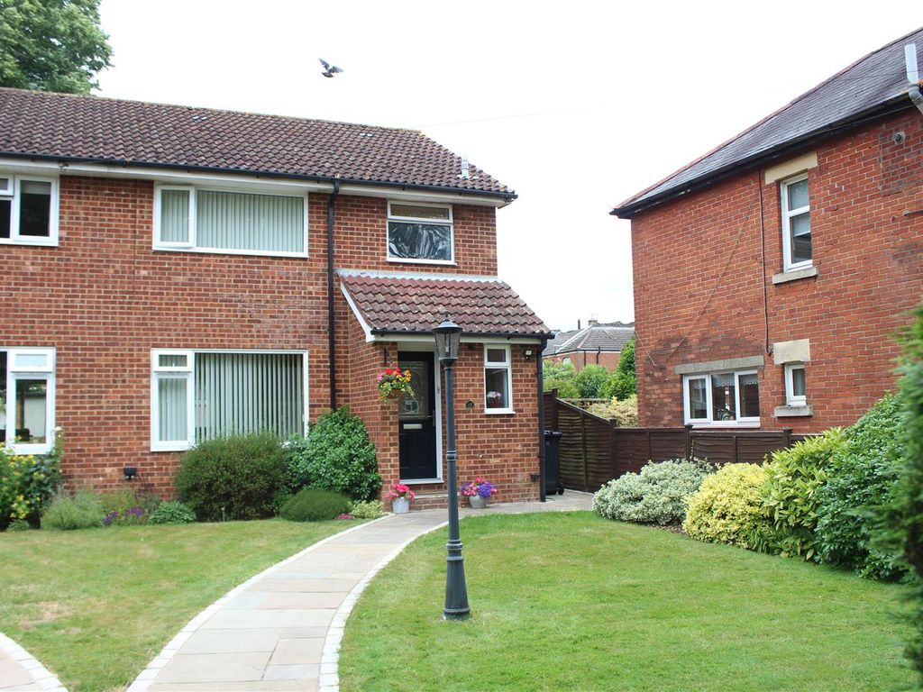 3 bed semidetached house for sale in Stoke Park Road,