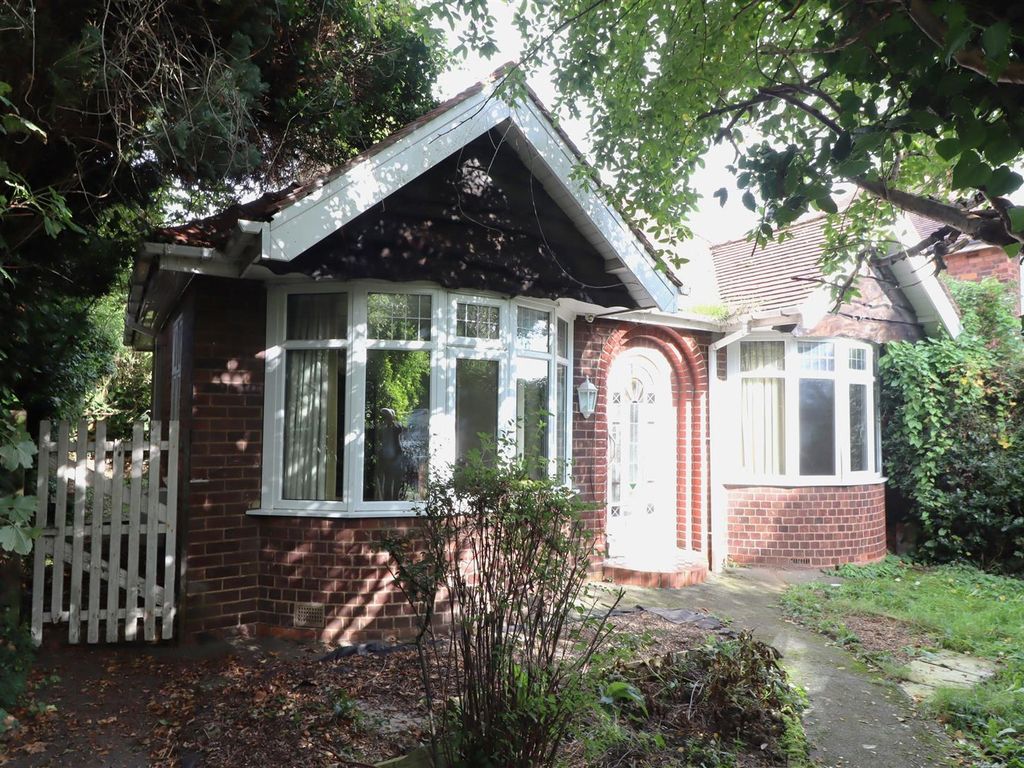 2 bed detached bungalow for sale in Tranby Avenue, Hessle HU13, £