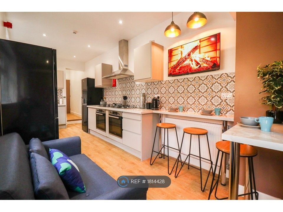 Room to rent in Bramley Road, Leicester LE3, £630 pcm Zoopla