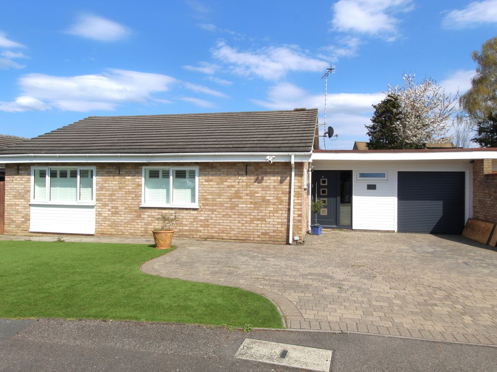 3 bed detached bungalow for sale in Elm Tree Close, Byfleet, Surrey