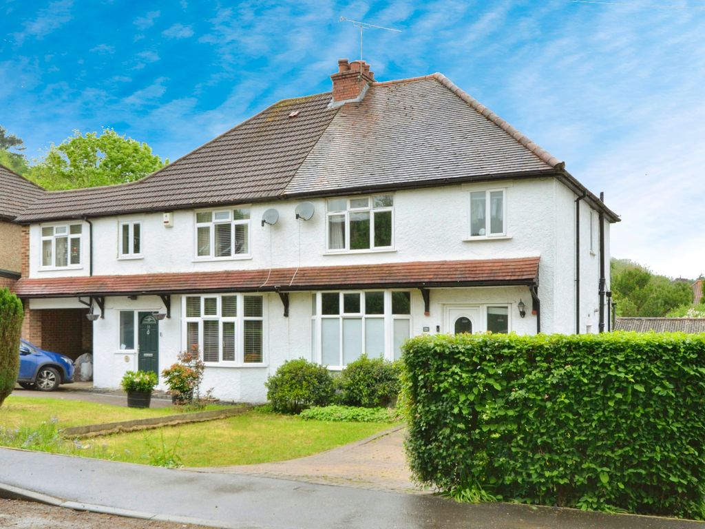 3 bed semidetached house for sale in Markfield Road, Caterham CR3, £