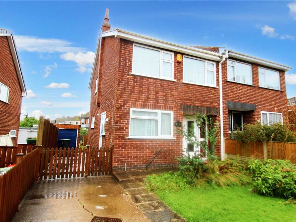 3 bed semidetached house for sale in Lynncroft, Eastwood, Nottingham