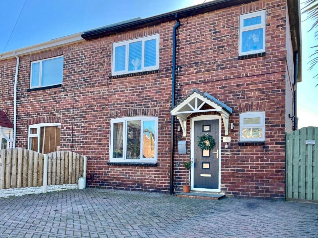 3 bed semidetached house for sale in Broomhead Road, Wombwell