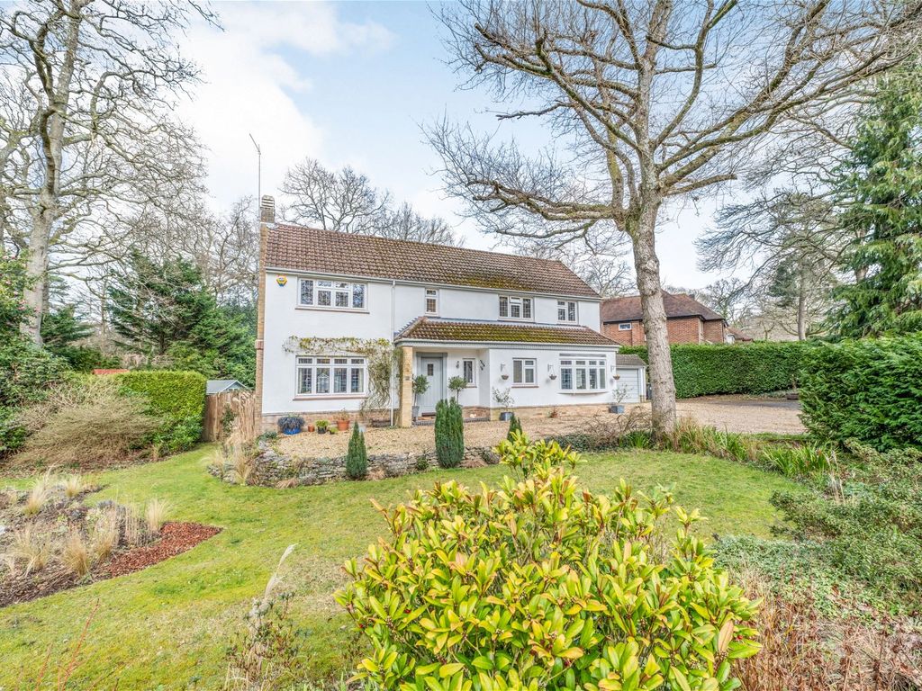4 bed detached house for sale in Gordon Road, Hiltingbury, Chandlers