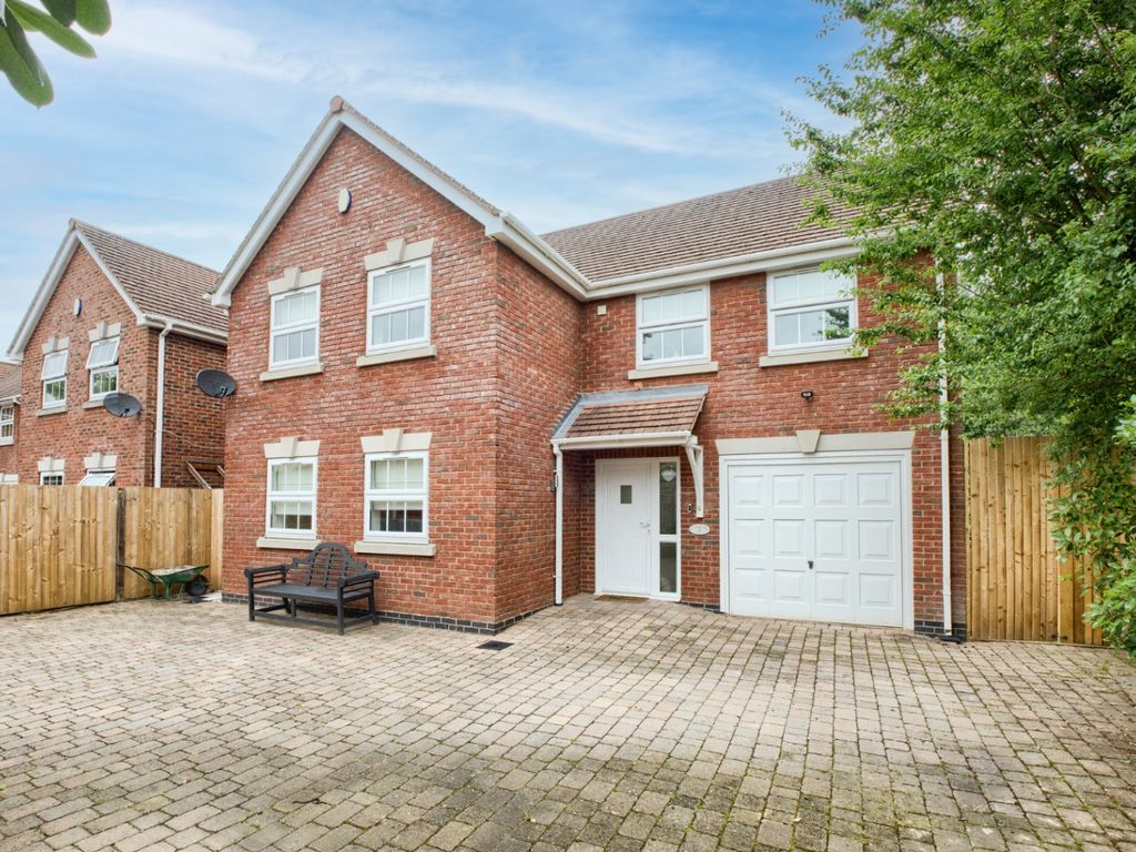4 bed detached house for sale in Leckhampton Close, Crabbs Cross