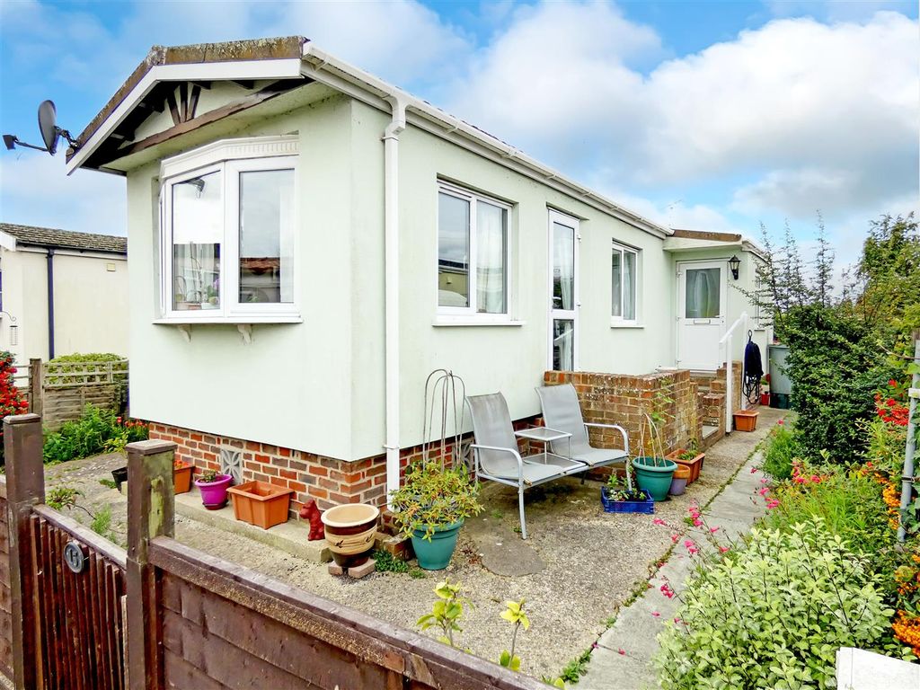 2 bed mobile/park home for sale in Maypole Lane, Yapton, Arundel BN18
