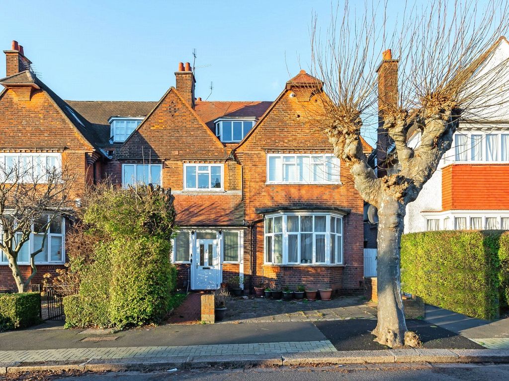 3 bed for sale in Ravenscroft Avenue, Golders Green, London