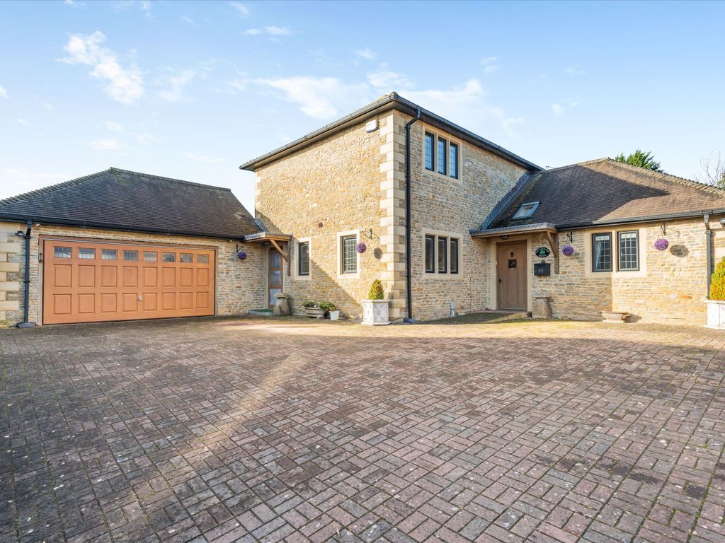 3 bed detached house for sale in Bakers Field, Stalbridge, Sturminster