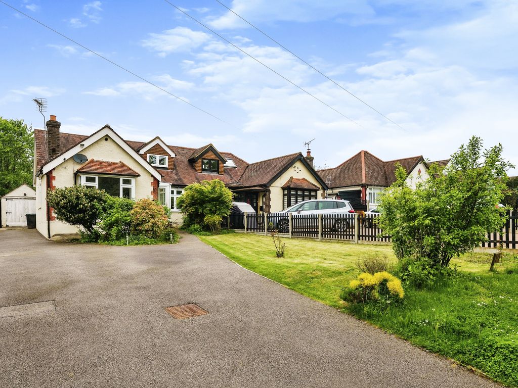 4 bed semidetached house for sale in Dixons Hill Close, Welham Green