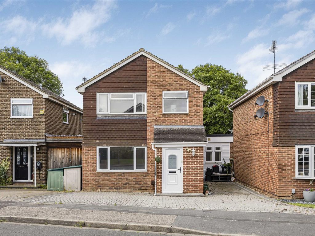 3 bed detached house for sale in Shefford Crescent, Wokingham RG40, £