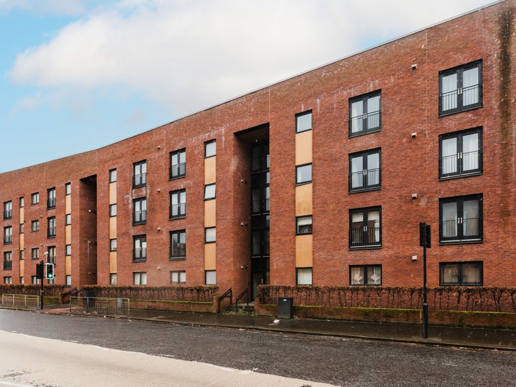 2 bed flat for sale in Govan Road, Glasgow G51, £130,000 Zoopla